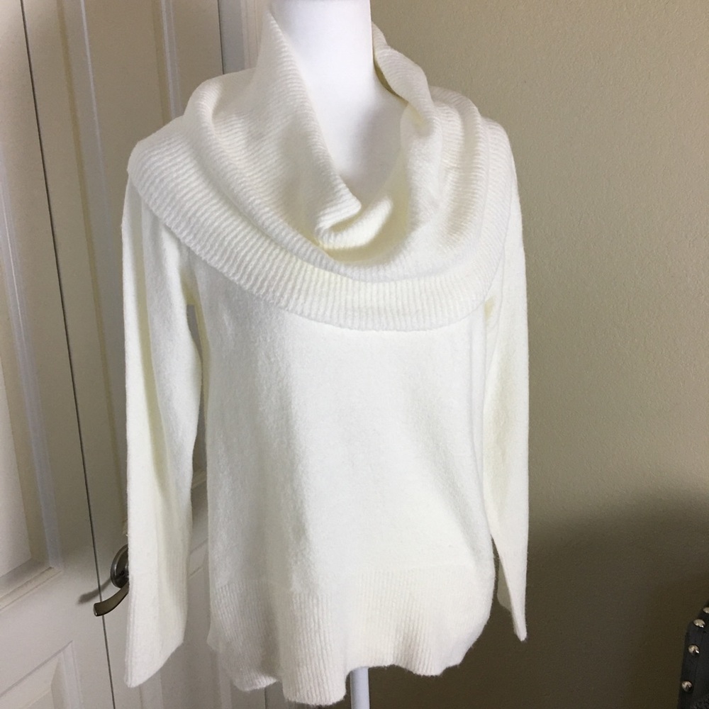 Cable & Gauge Cowl Neck Sweater Cream size Large